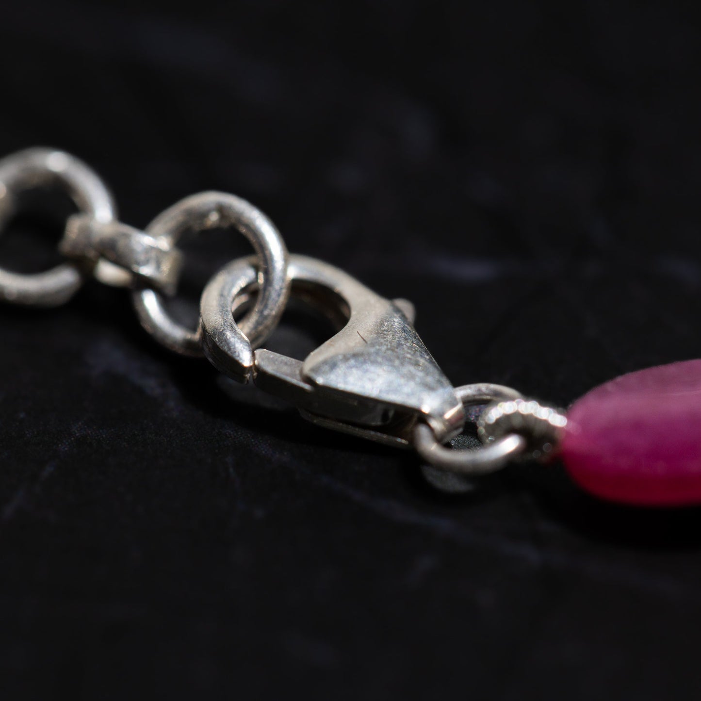 GEMSTONE AND PEARL NECKLACE