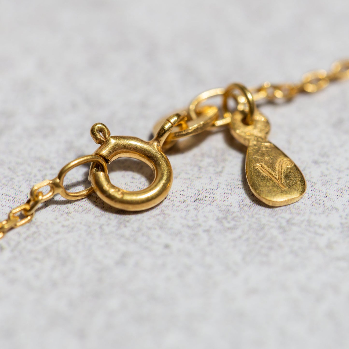 PETITE PEARL NECKLACE IN GOLD