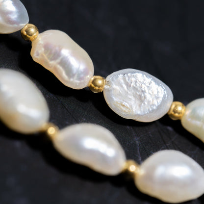 BAROQUE PEARL NECKLACE IN GOLD