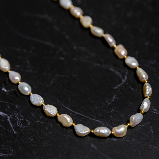 BAROQUE PEARL NECKLACE IN GOLD