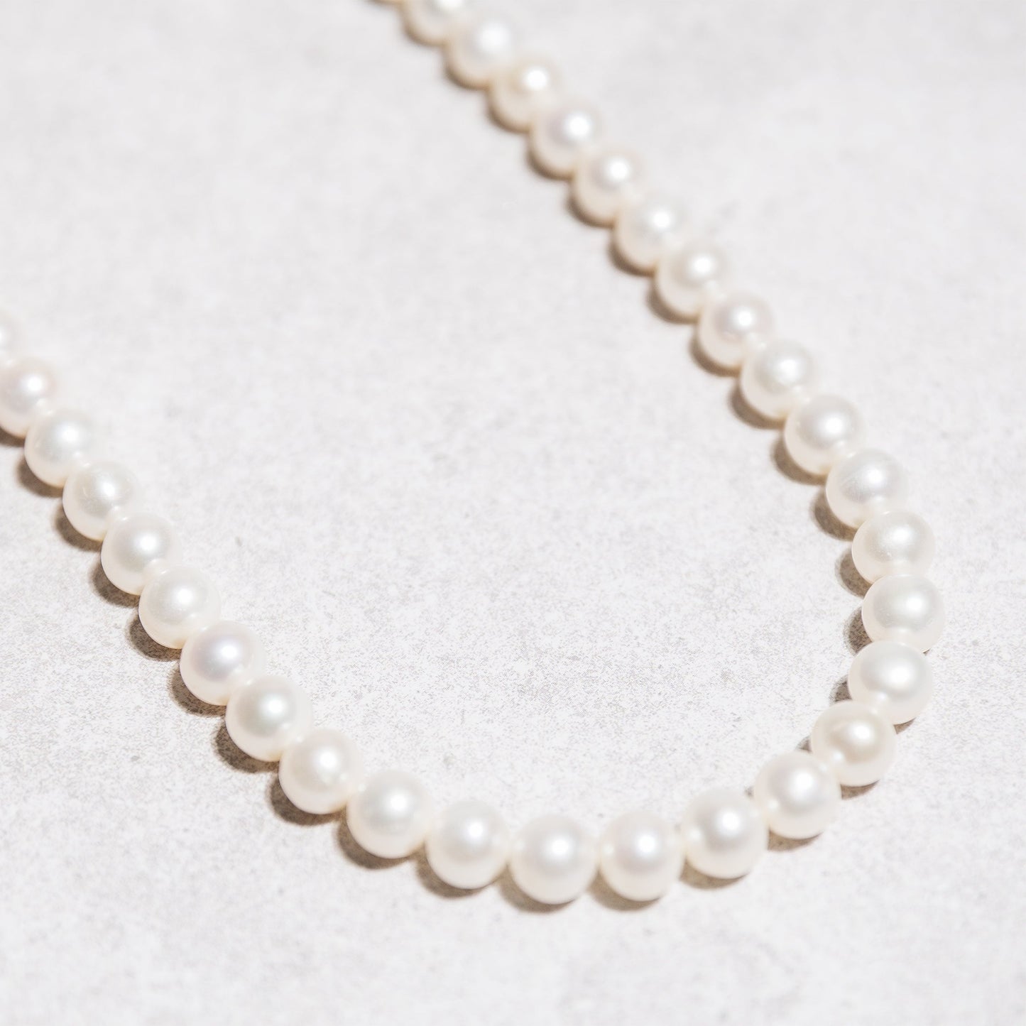 CLASSIC PEARL NECKLACE