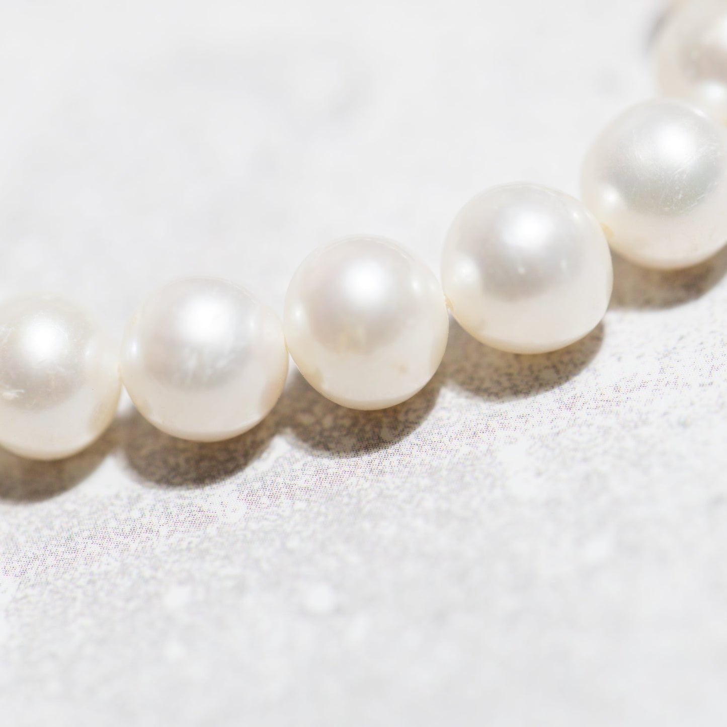 CLASSIC PEARL NECKLACE