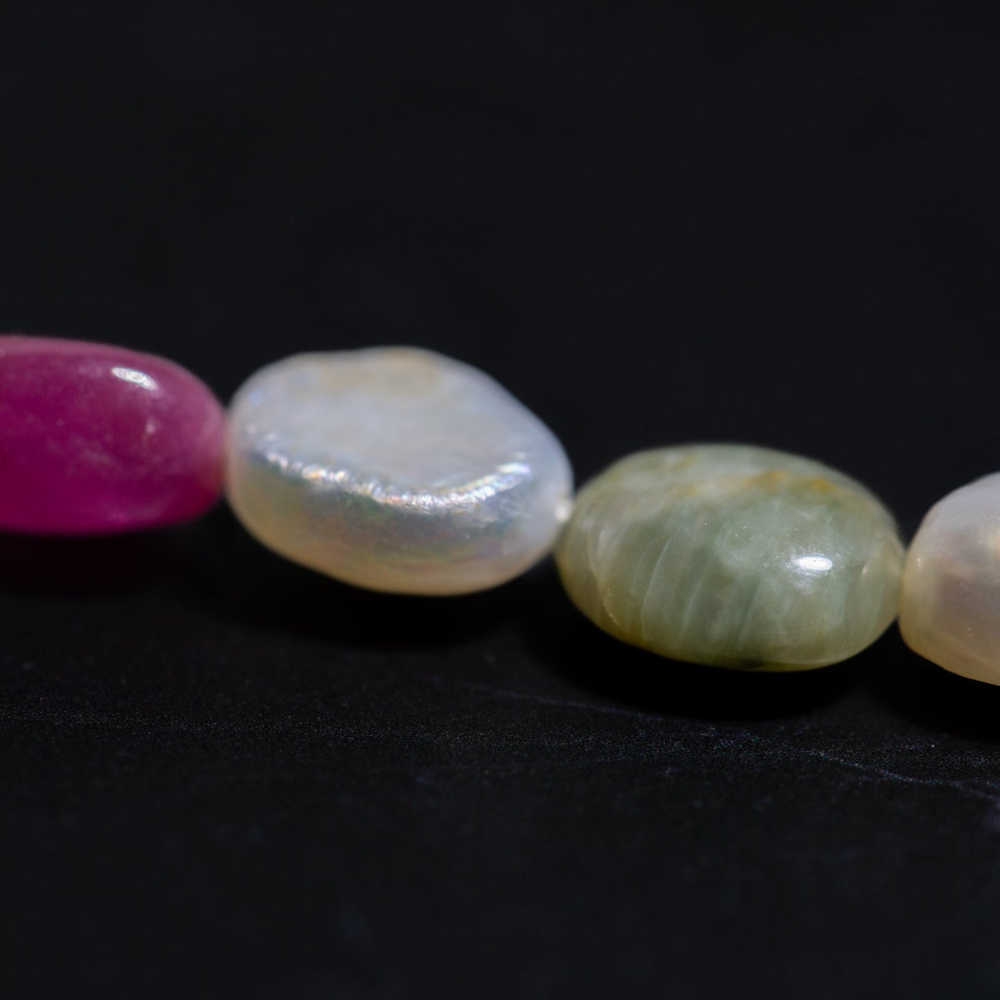GEMSTONE AND PEARL NECKLACE