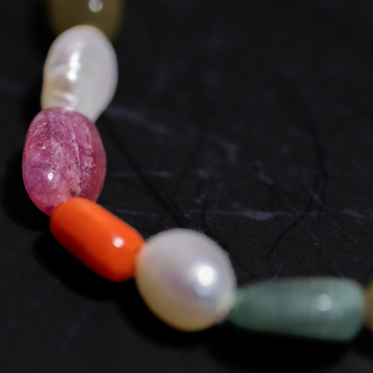 GEMSTONE AND PEARL NECKLACE