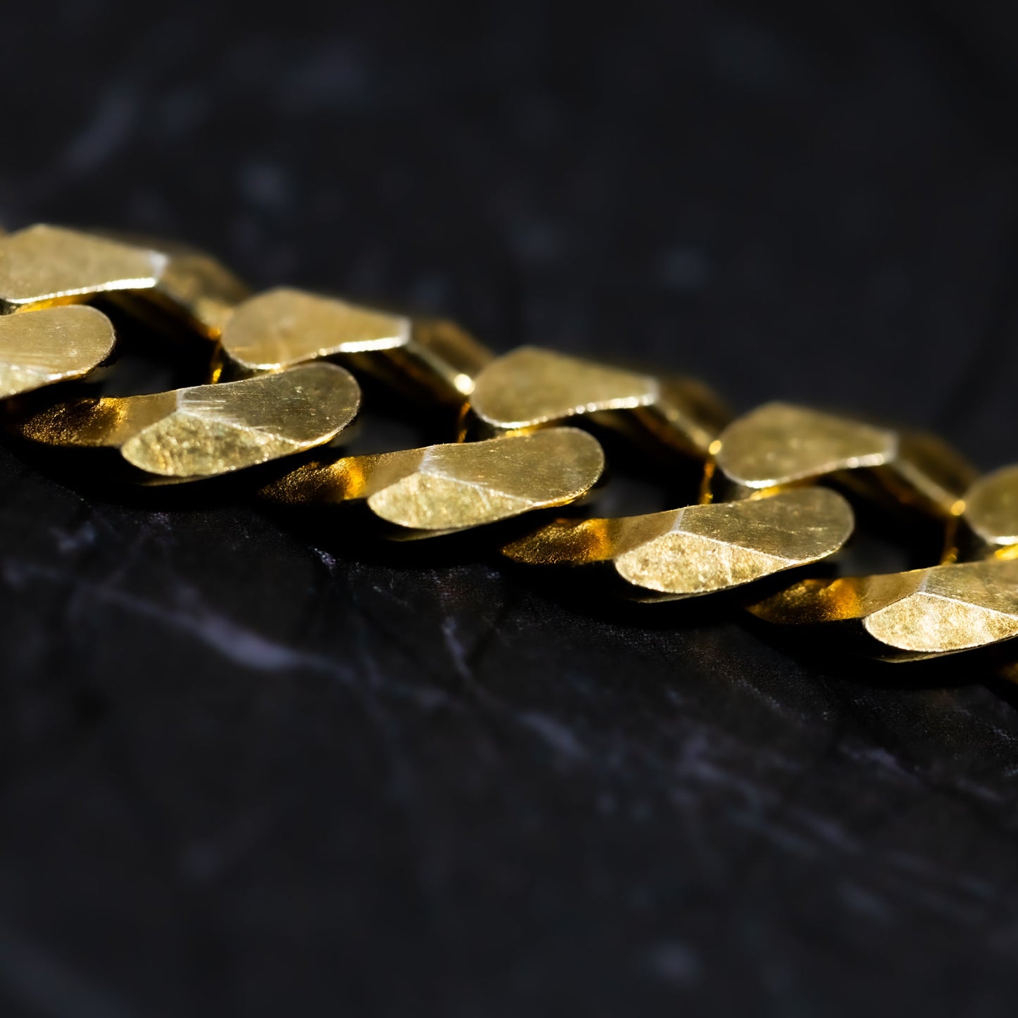 CUBAN CHAIN IN GOLD