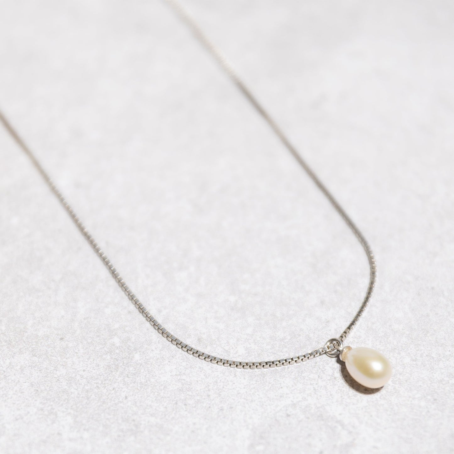 TEARDROP PEARL NECKLACE