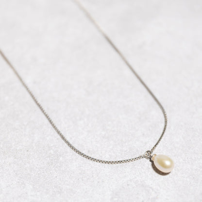 TEARDROP PEARL NECKLACE