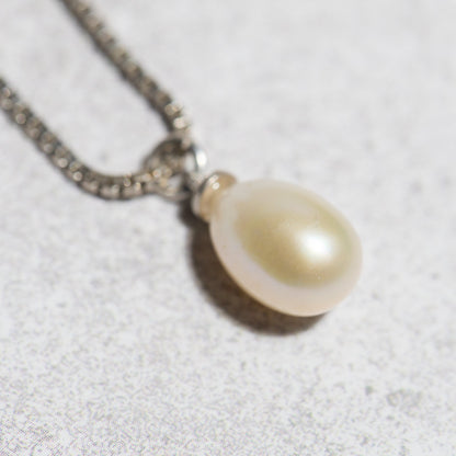 TEARDROP PEARL NECKLACE
