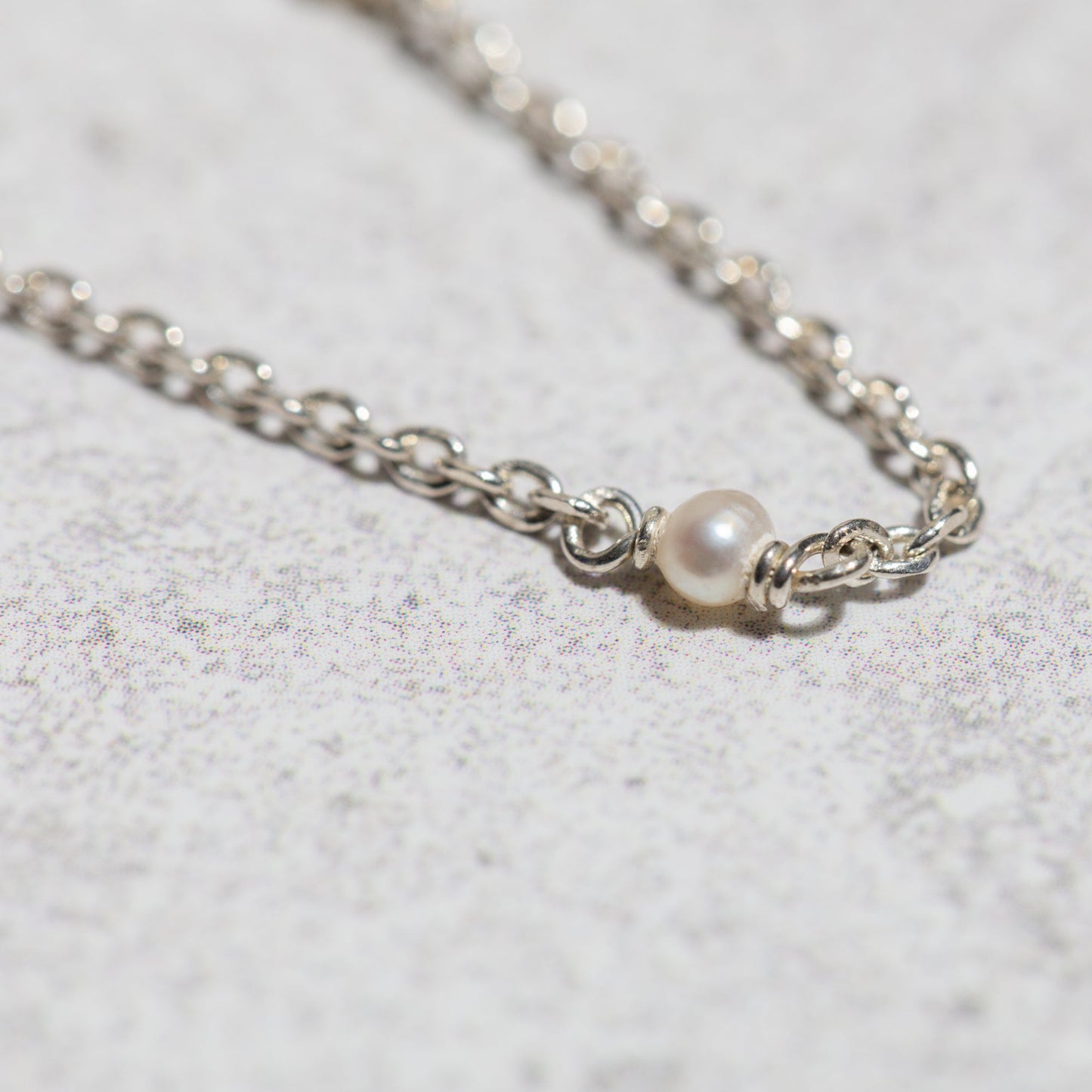 PETITE PEARL NECKLACE IN SILVER