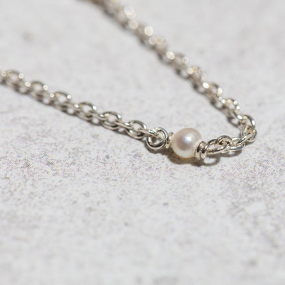 PETITE PEARL NECKLACE IN SILVER