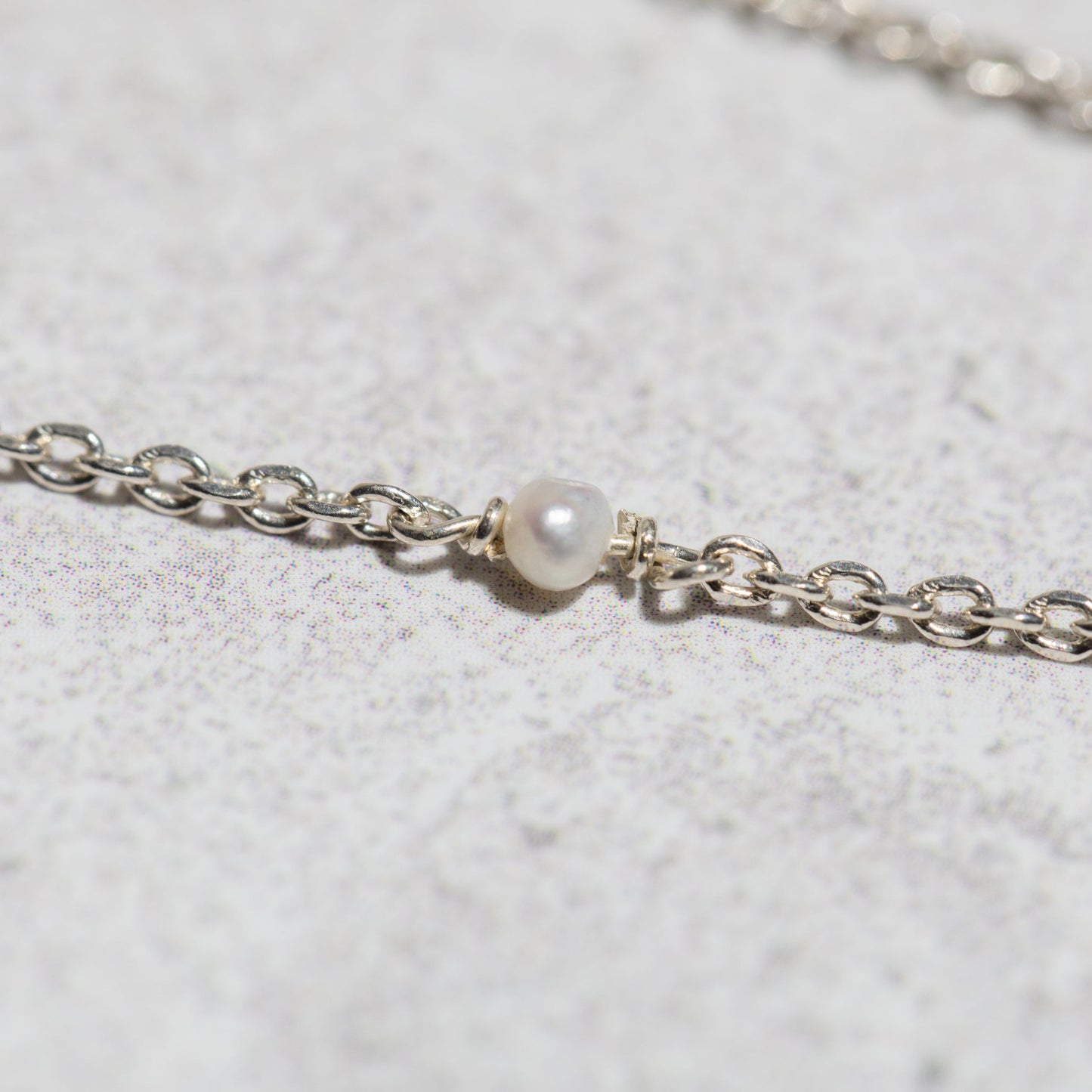 PETITE PEARL NECKLACE IN SILVER
