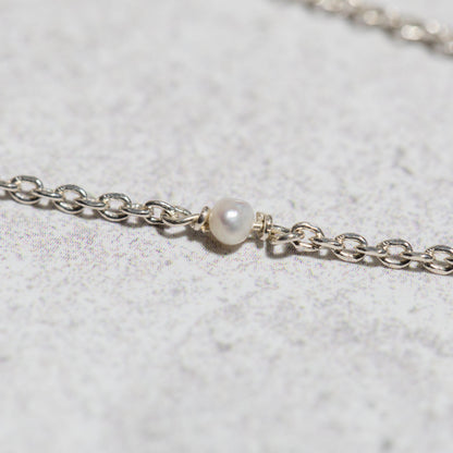 PETITE PEARL NECKLACE IN SILVER