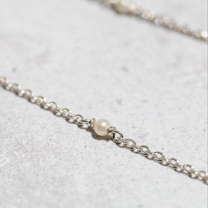 PETITE PEARL NECKLACE IN SILVER