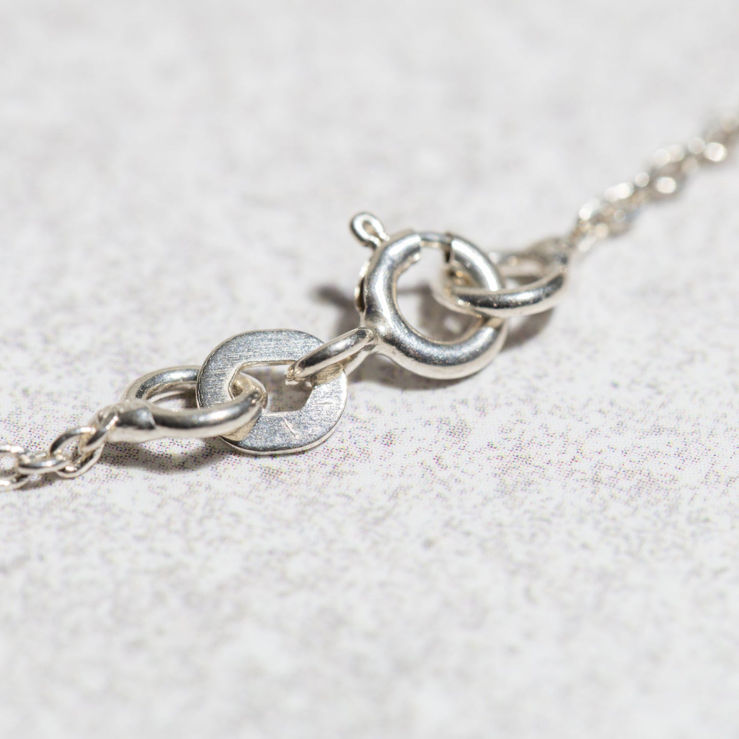 PETITE PEARL NECKLACE IN SILVER