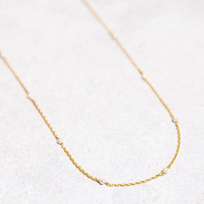 PETITE PEARL NECKLACE IN GOLD