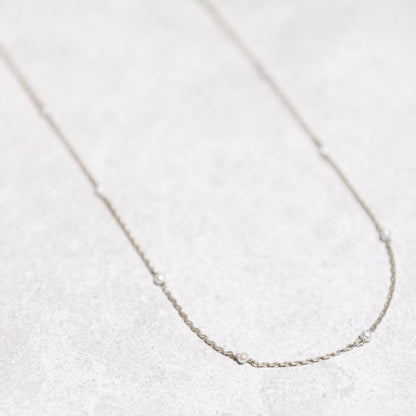 PETITE PEARL NECKLACE IN SILVER